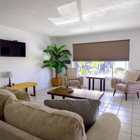 Banana Peel Lodge Panama City Beach Bagian luar foto